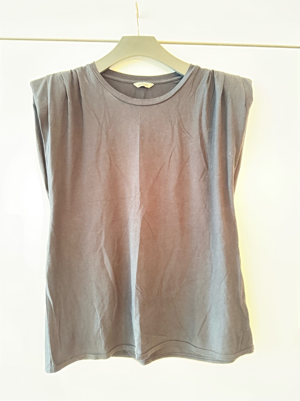 Women's Sleeveless Crewneck Tee in Black
